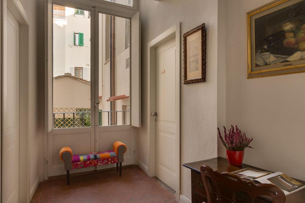 Отель Residenza D'Epoca Borgo Albizi Флоренция Экстерьер фото