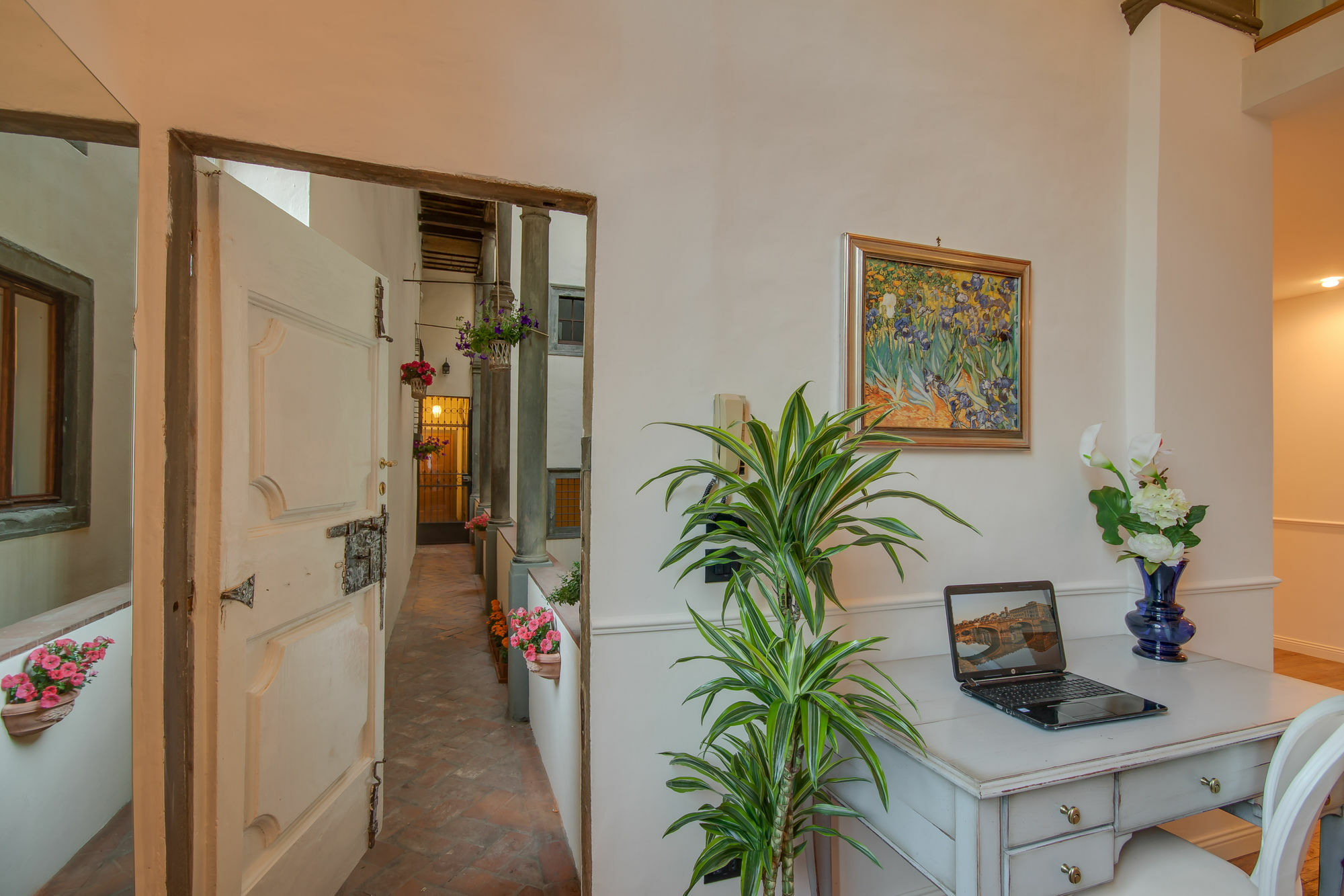 Отель Residenza D'Epoca Borgo Albizi Флоренция Экстерьер фото